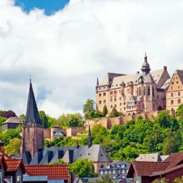Ansicht der Marienkirche als Symbol für die Stadt Marburg