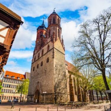 Ansicht der St. Johannes-Kirche als Symbol für die Stadt Göttingen